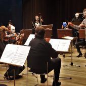 Mit echten Masken für die Musiker