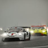 Kévin Estre holt Siegerpokal in Spa-Francorchamps