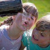 Damit Kinder mehr Wasser trinken