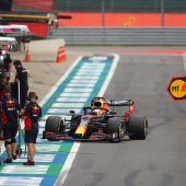 Mercedes dominiert und diskutiert