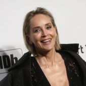 Sharon Stone beklagt den „Mangel an Corona-Tests“