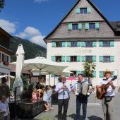 Zufriedener Wälder Tourismus