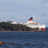 Ostsee-Fähre auf Grund gelaufen