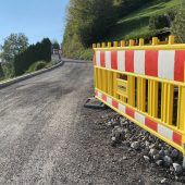 Finale Arbeiten bei Straßenbauprojekt