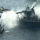 Brand auf Öltanker noch nicht gelöscht