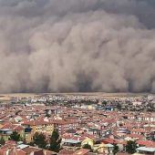 Enormer Sandsturm über Ankara