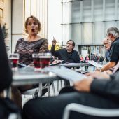 Der Bürgerinnenchor des Landestheaters startete am Freitagabend die Saison. »D7
