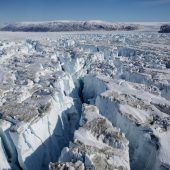Riesige Eisdecke abgebrochen