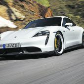 Porsche setzt seine Modelle unter Strom und baut auf E-Fuels