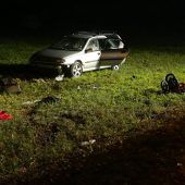 Autofahrer erfasst eine Fußgängergruppe: ein Kind tot
