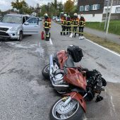 Motorradfahrer übersieht Auto