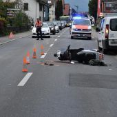 Kollision zwischen Biker und Pkw