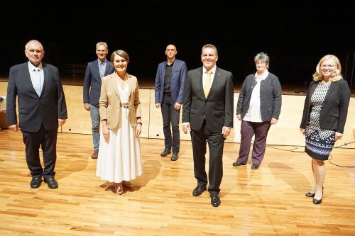 Der neu gewählte Wolfurter Gemeindevorstand (von links): Robert Hasler, Martin Reis, Angelika Moosbrugger, Paul Stampfl, Christian Natter, Christine Stark, Yvonne Böhler.  hapf