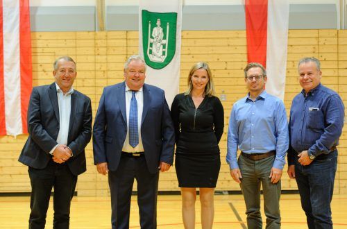 Der neue Sulner Gemeindevorstand – in der Mitte die erste Vizebürgermeisterin der Gemeinde Sulz: Gerda Schnetzer-Sutterlüty. Gemeinde