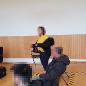 Feuerschale, Wein und gebrochenes Bein