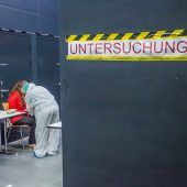 Mutter musste mit fieberndem Kind auf Testergebnis warten