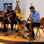 Saxophon trifft auf Gitarre in Altacher Kirche
