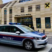 Unbekannte räumen Bankschließfächer leer
