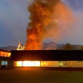 Brandstifter zünden Schule an
