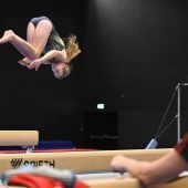 Turner atmen Wettkampfluft in der Messehalle