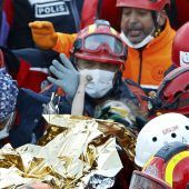 Dreijähriges Mädchen nach 65 Stunden aus Trümmern gerettet