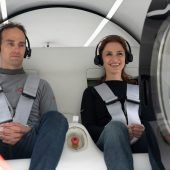 Erste Passagiere sausen in Hyperloop-Kapsel durch Röhre