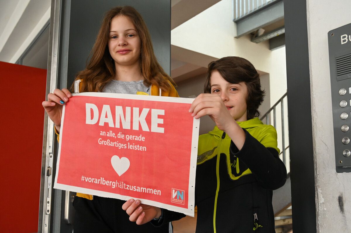 Per Plakat konnten Leser ein Zeichen des Dankes an jene, die die Gesellschaft am Laufen halten, setzen.