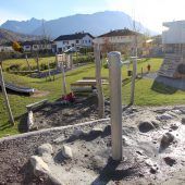Rutsche, Nestschaukel und Kletterfelsen für alle