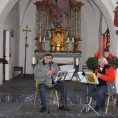 Zwei Rankler musizieren in der Vorweihnachtszeit