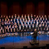 In den Schulhof zum Singen