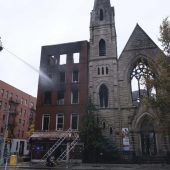 Feuer zerstört historische Kirche