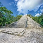 Mit dem Fahrrad durch die Maya-Ruinen von Cobá
