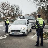 Covid-19-Kontrollen durch die Polizei an den Grenzen. »A12