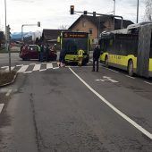 Auto gegen Bus