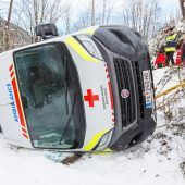 Rettungsauto mit einem Patienten und Zivildienern in Marul abgestürzt. »A10