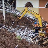 Elf Tote bei Erdrutsch in Indonesien