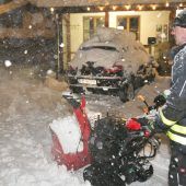 Schneemassen donnern in Haus