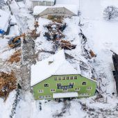 Schnee und Lawinen in Osttirol: Schneelast lässt Halle einstürzen