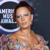 Halsey erwartet ein Kind