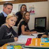 Wie Felicitas und Magdalena mit Papa und Mama den Lockdown meistern. »A6