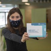 Corona-Selbsttests sollen die heimischen Schulen sicherer machen. »A3