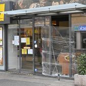 Mob beschießt Polizei mit Pyro