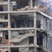 Mehrstöckiges Gebäude in Madrid bei Explosion zerstört