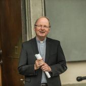 Der Bischof in Plauderlaune