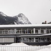 Volksschule hat einen Dachschaden