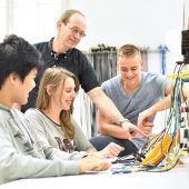 Betriebe brauchen Kontakt zu Schülern