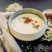 Peterwurzsuppe mit Apfel und Pastis