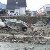 Bagger rollen für bessere Stromversorgung