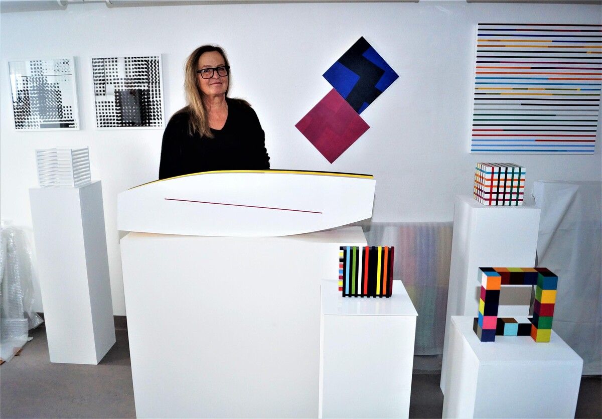 Ilse Abrer stellt ihre konkrete Kunst in der Galerie.Z in Hard aus.yas