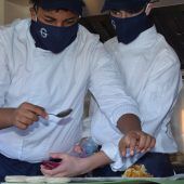 Emser GASCHT-Schüler mit Foodtruck auf dem Rankler Wochenmarkt